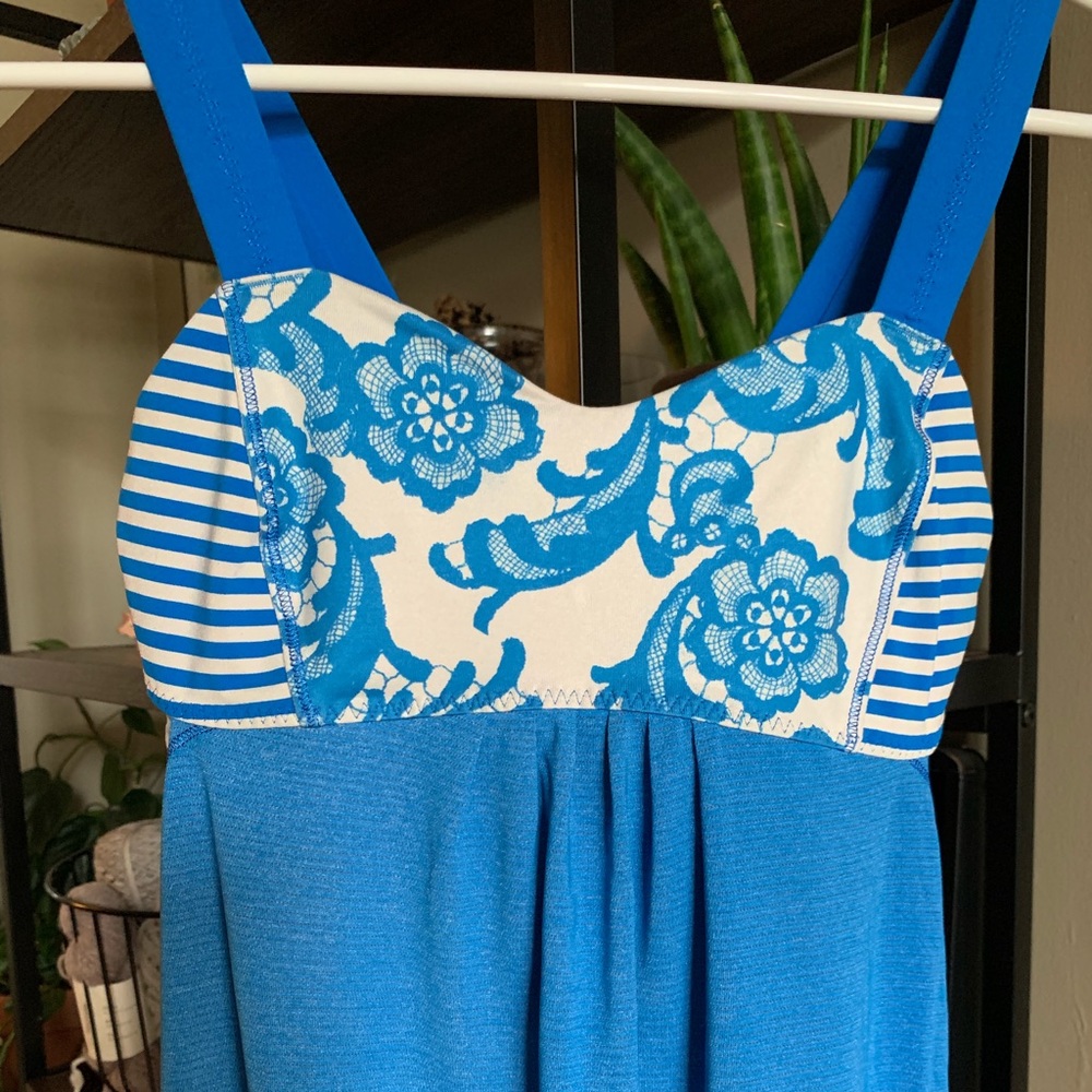 Lululemon Blue Floral Tank with Bra size 4 ๐๐๐ - Picture 2 of 7